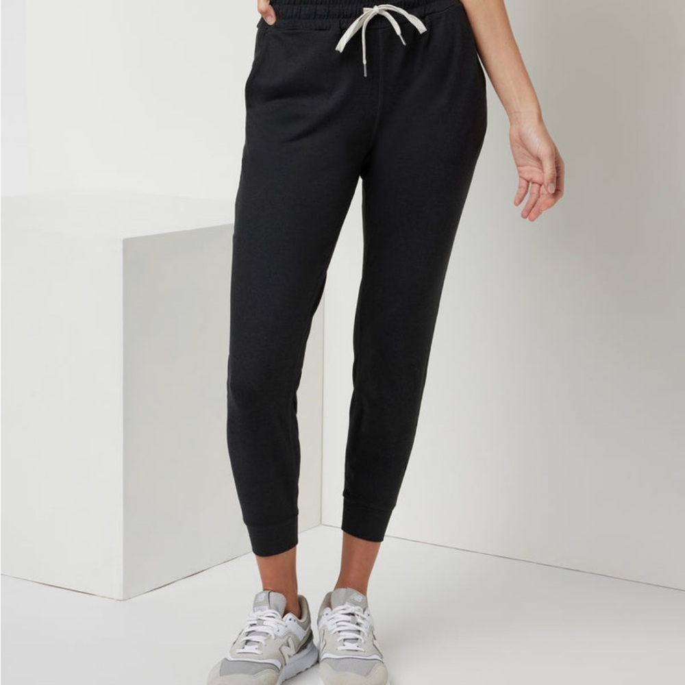 Vuori Women’s Performance Jogger Black Heather